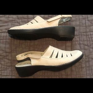 I love comfort suede  sling back mules sandals Sz 8 1/2 m